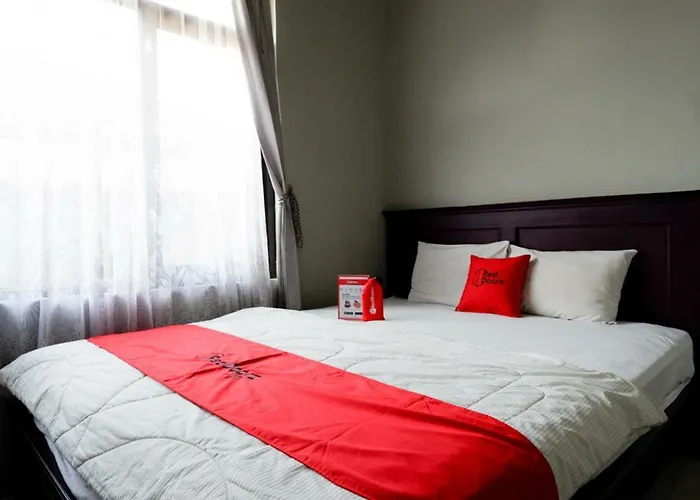 RedDoorz Syariah near Menara Kudus