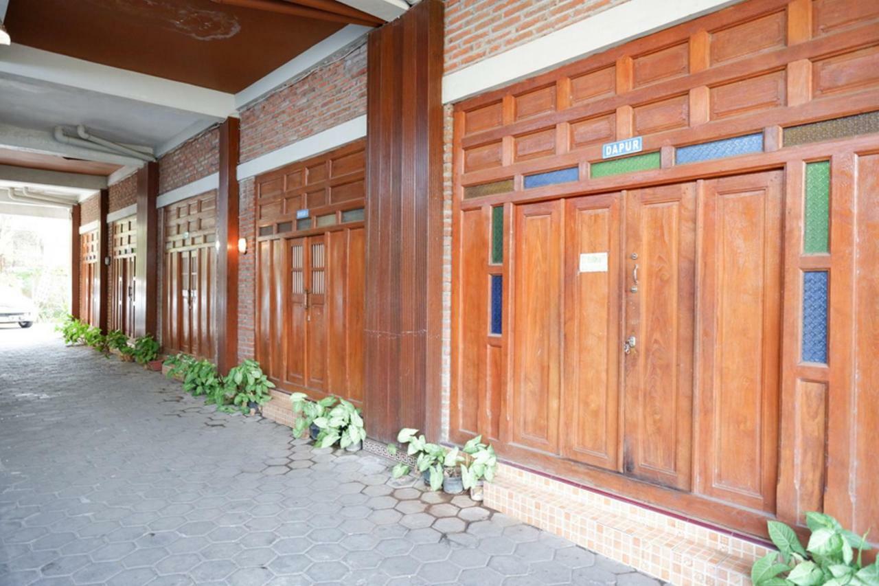 Wisma tamu Reddoorz Syariah Near Menara 2*